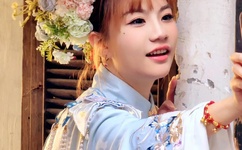 被俩个黑人前后破苞的女人